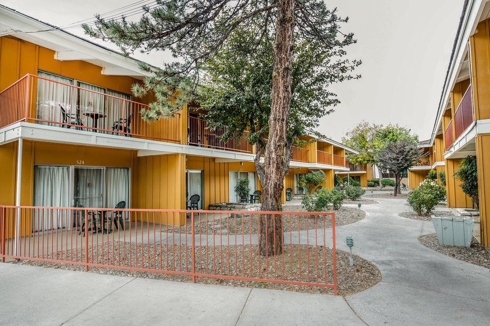 Econo Lodge Near Reno-Sparks Convention Center Bagian luar foto